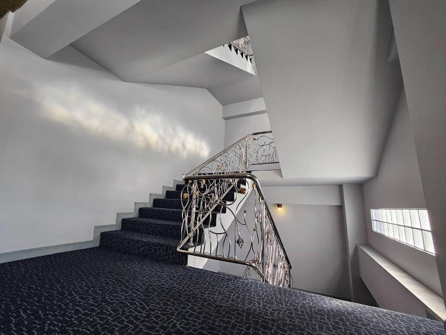 Varios Paramount Palace Hotel Dannok