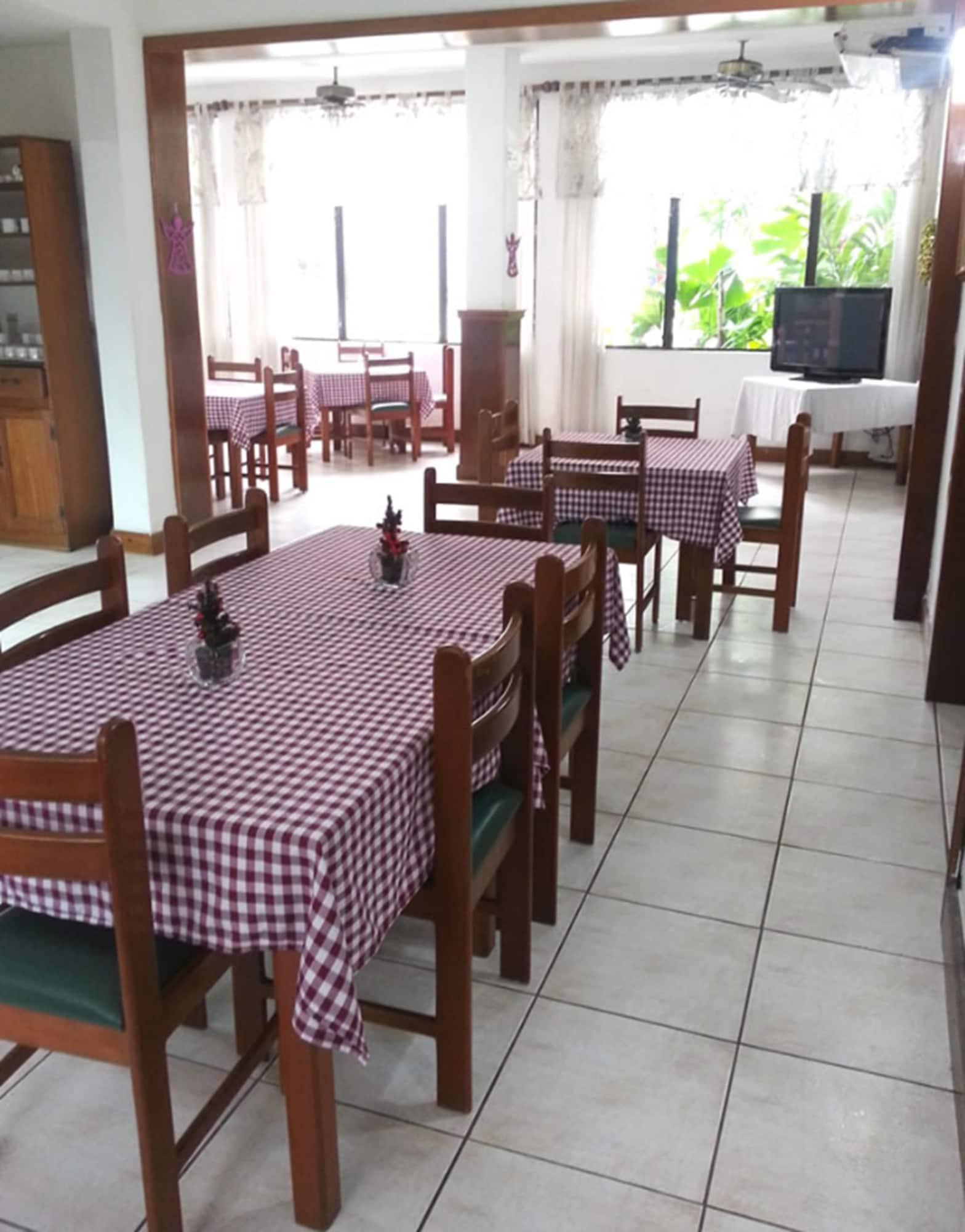 Restaurant Hotel Casa Flores De Tikal