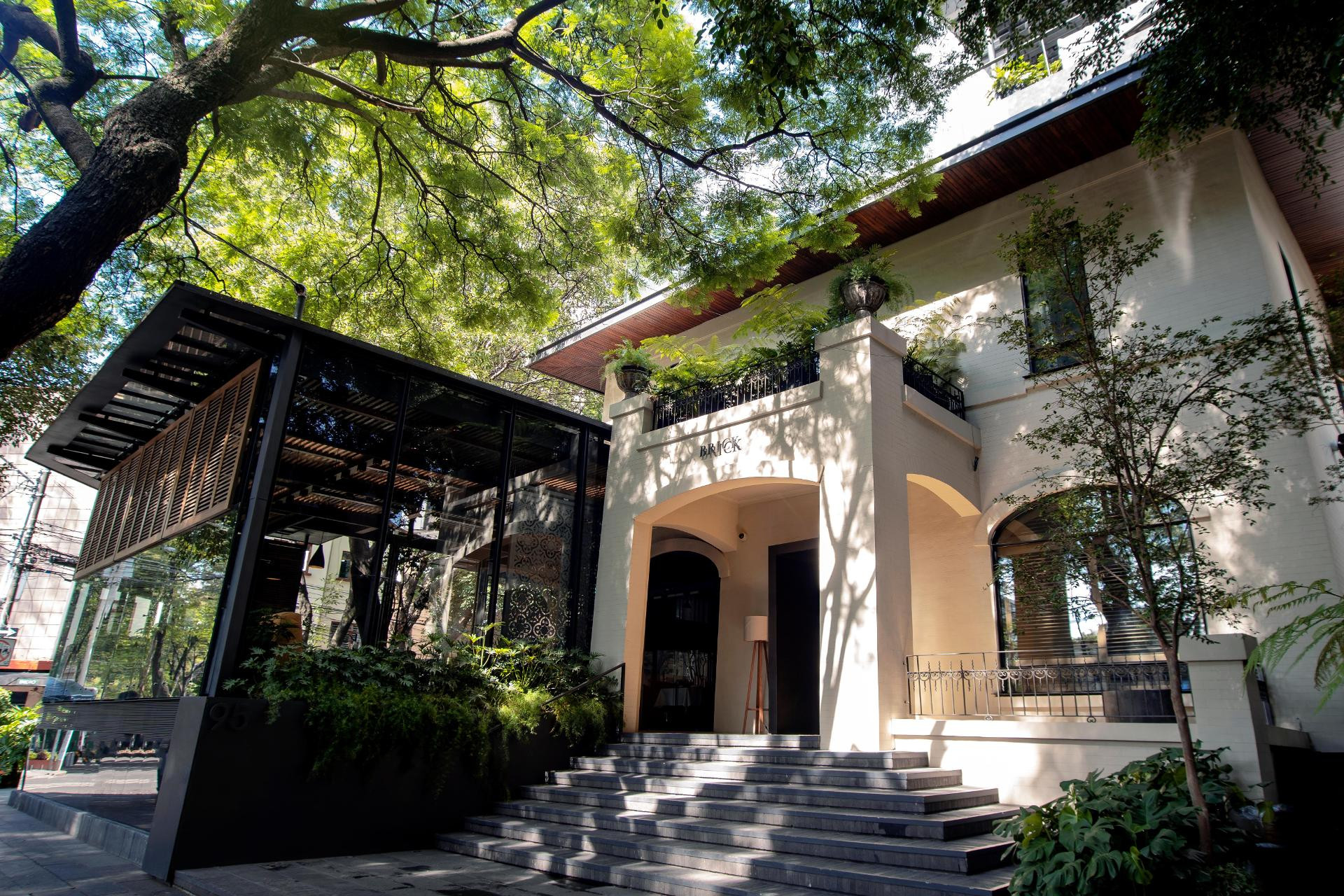 Vista Exterior Brick Hotel - Small Luxury Hotels of the World