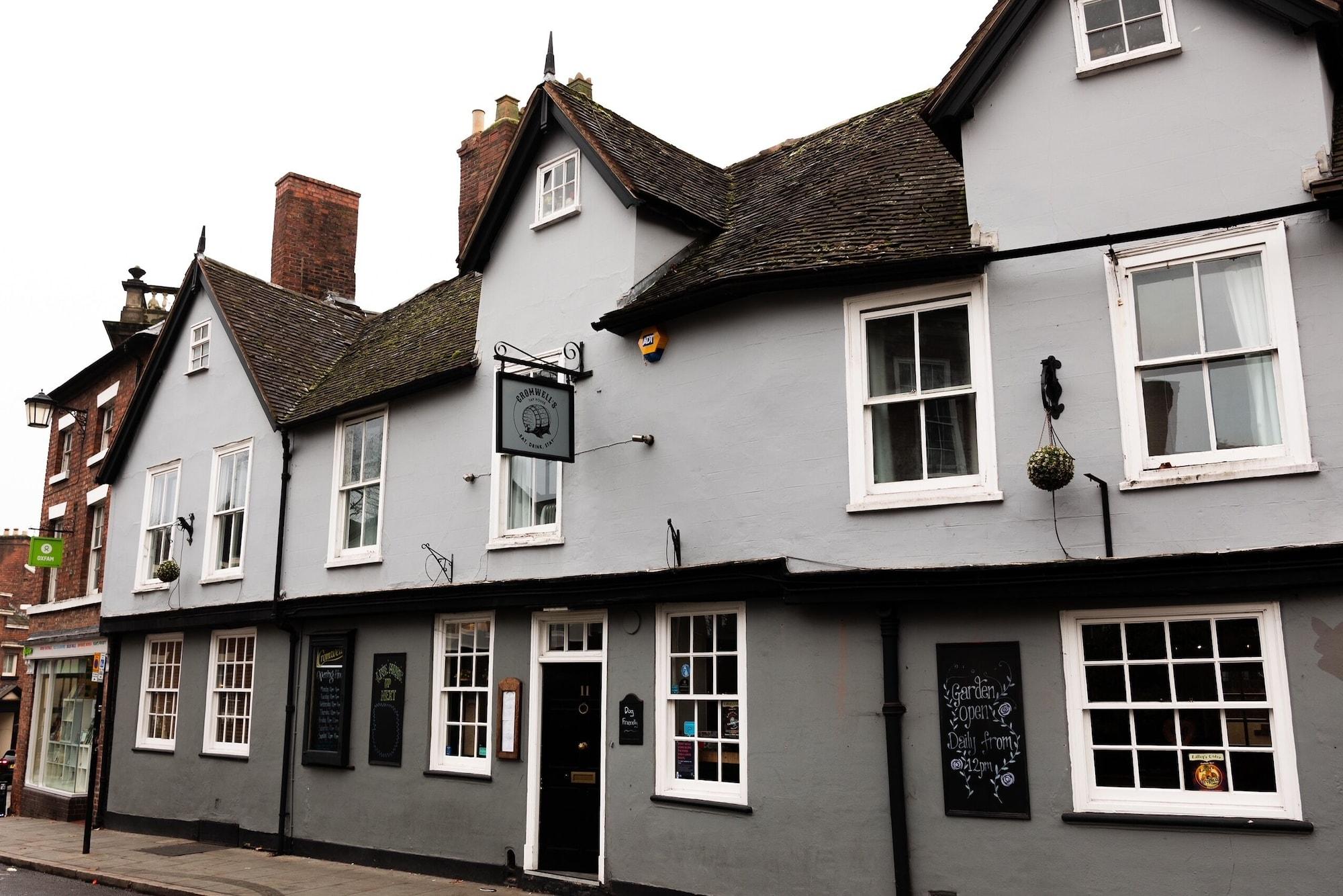 Varios Cromwell's Tap House