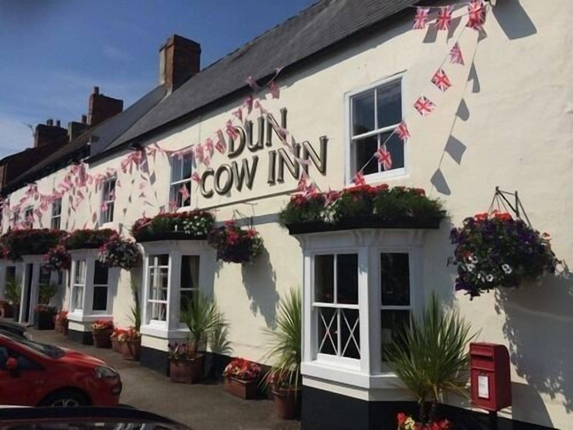 Varios Dun Cow Inn