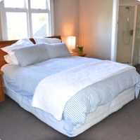 Alquiler Vacacional - Large private secure home, spa, off st parking, aircon, 5 kms to city,