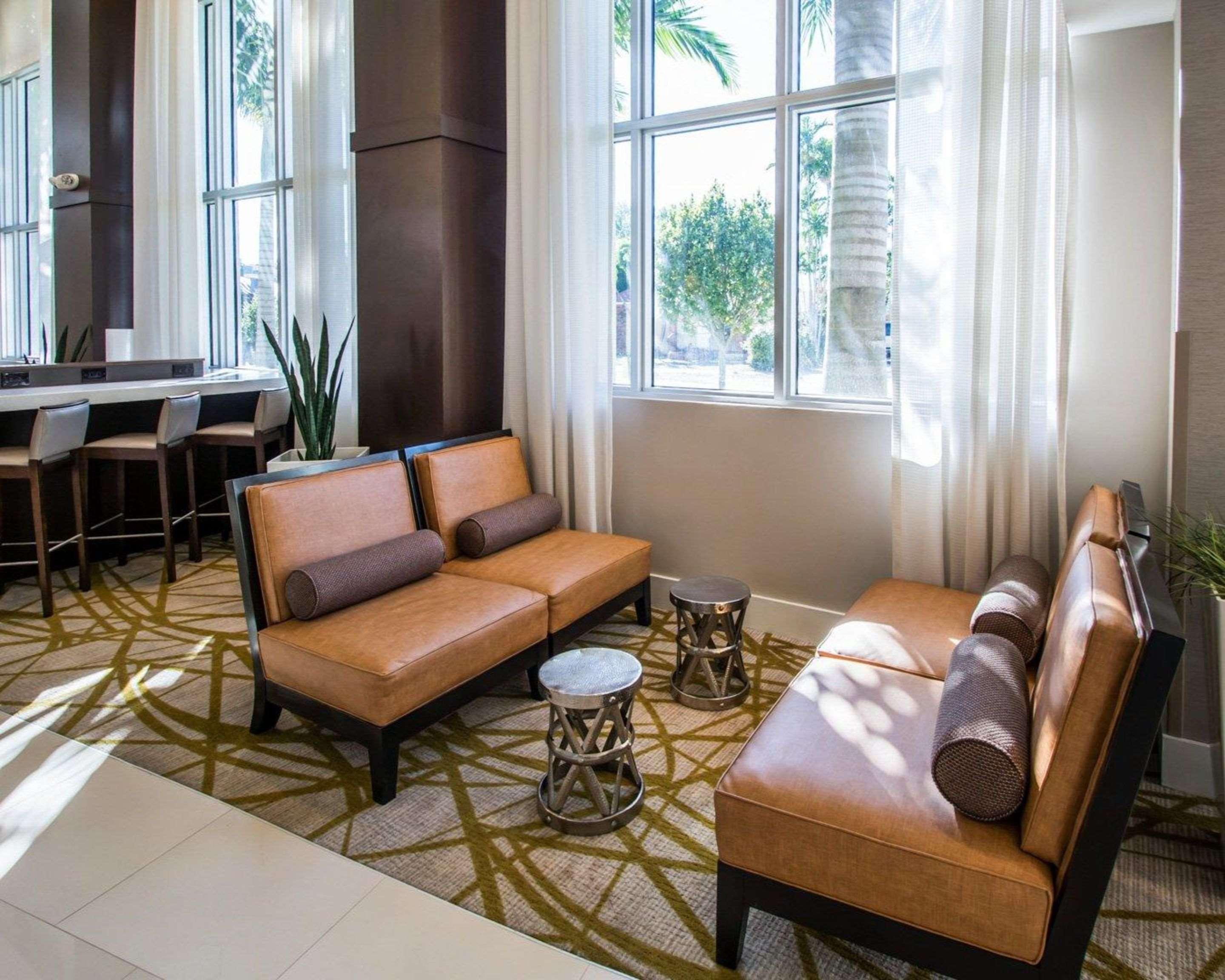 Vista Lobby Comfort Suites Miami Airport North