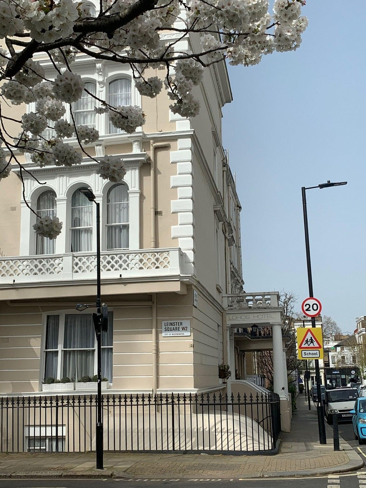 Vista Exterior Lords Hotel
