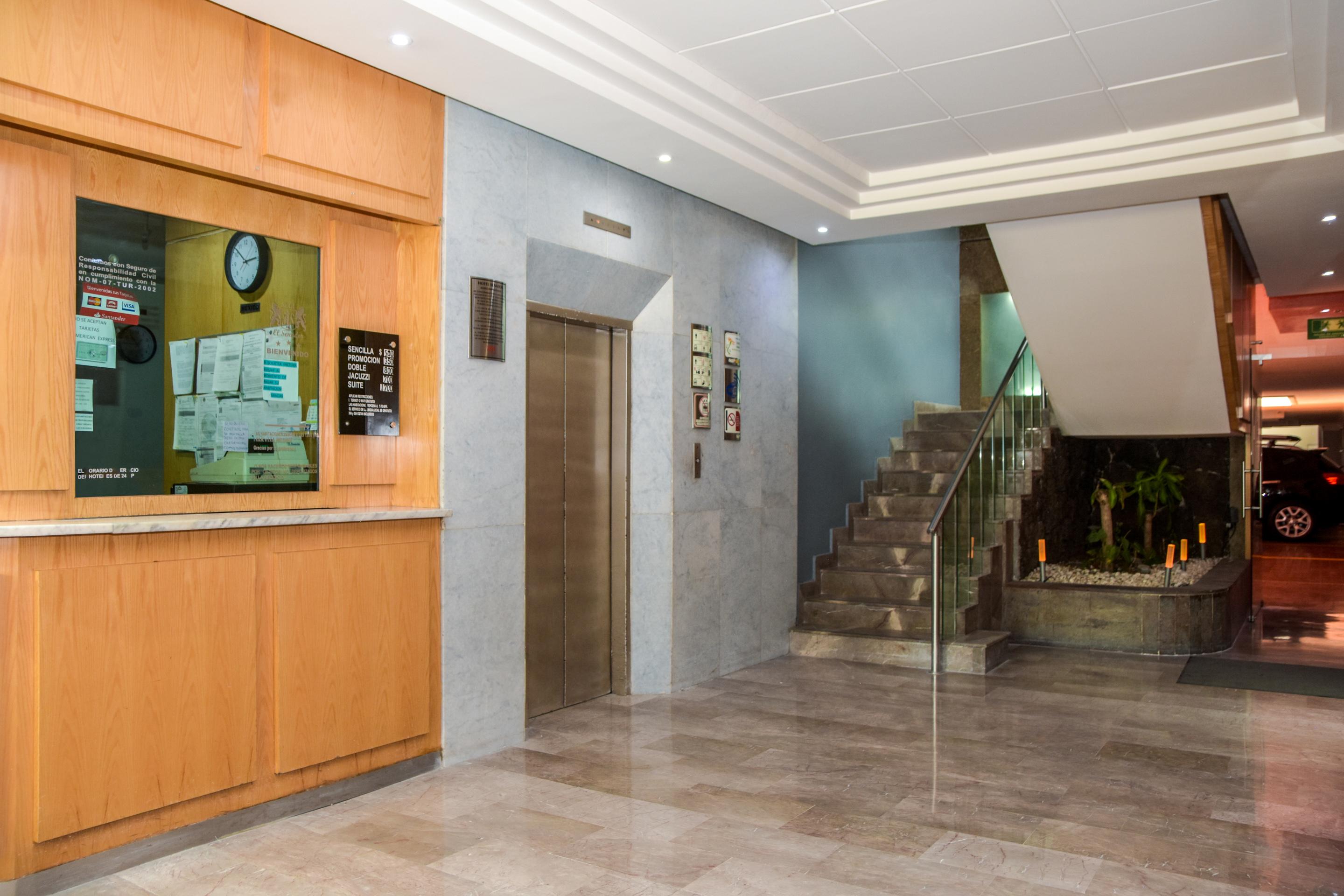 Vista Exterior Hotel El Senador