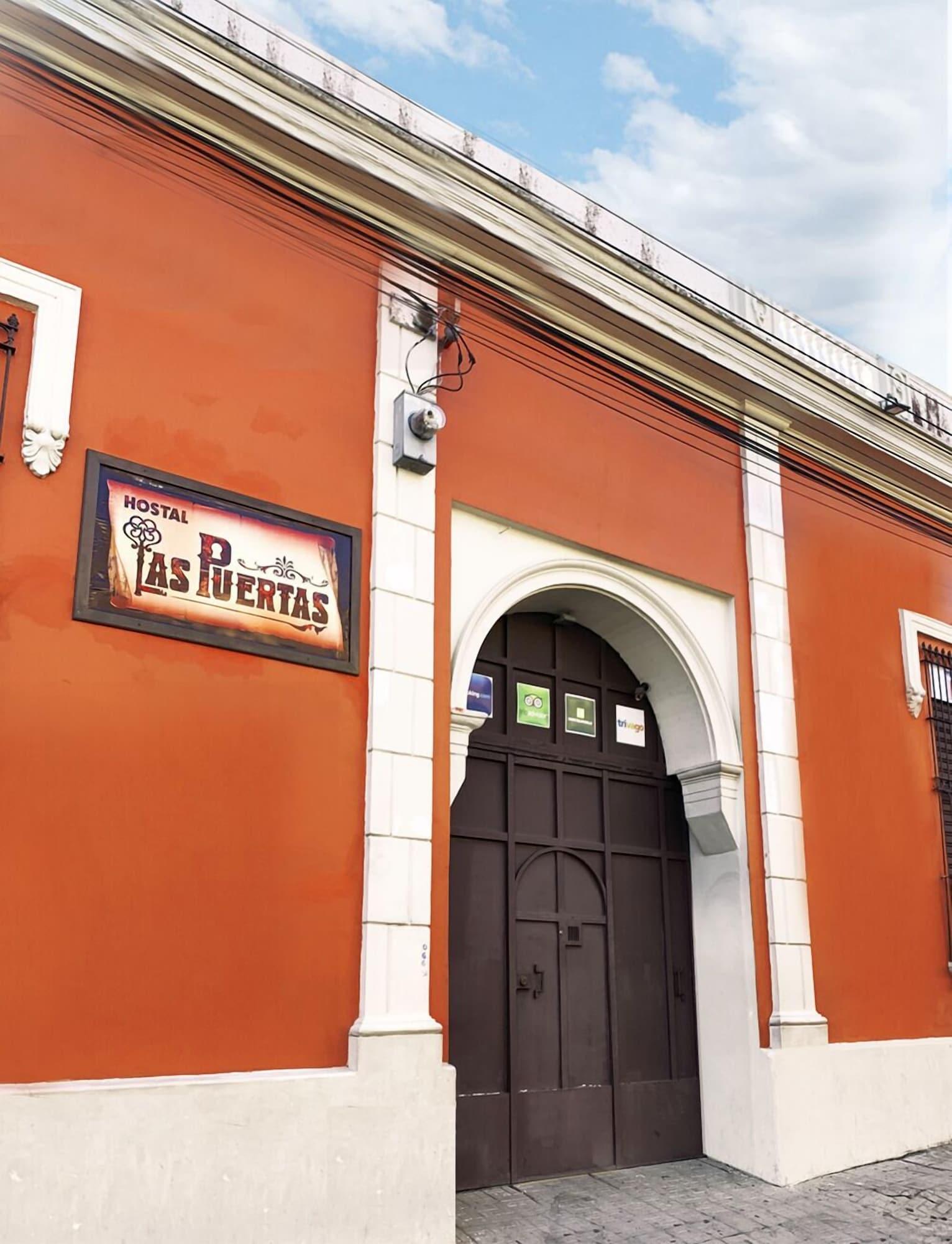 Varios Hostal Las Puertas - Hostel