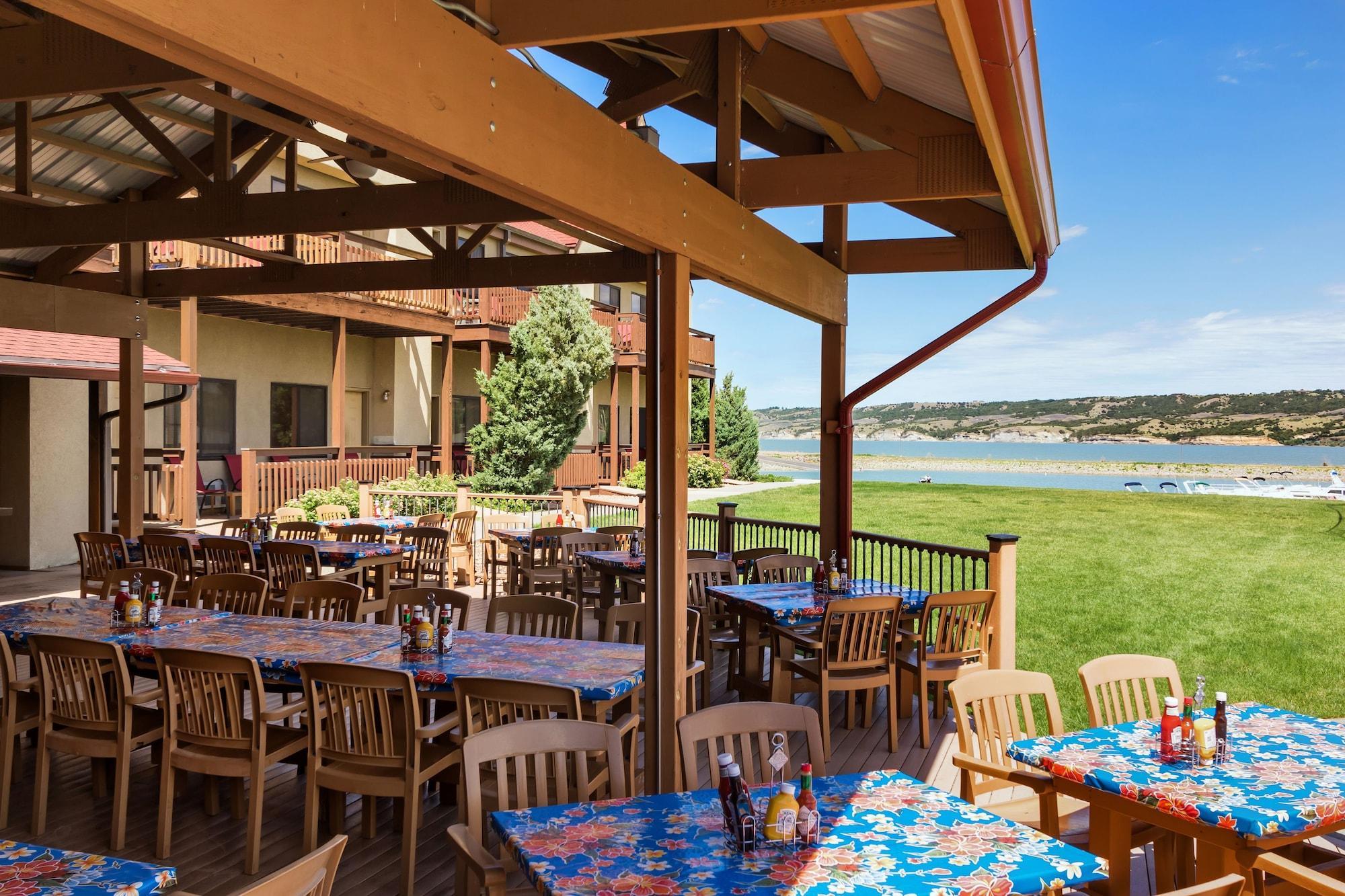 Restaurant River Ranch at Cedar Shore