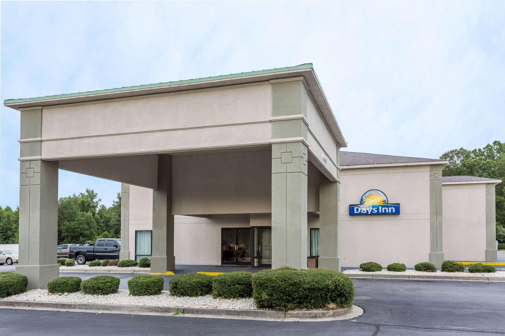 Vista Exterior Days Inn by Wyndham Lugoff