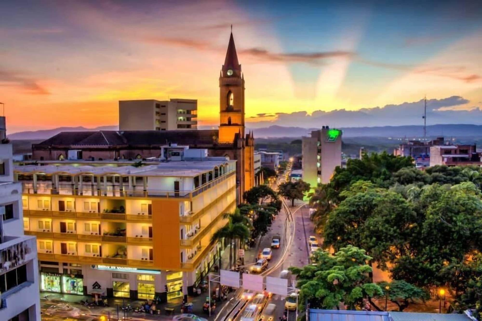 Vista Exterior Hotel Neiva Plaza
