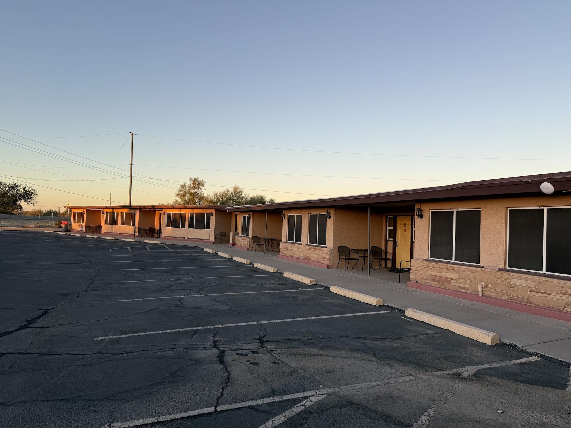 Vista Exterior Palms Inn