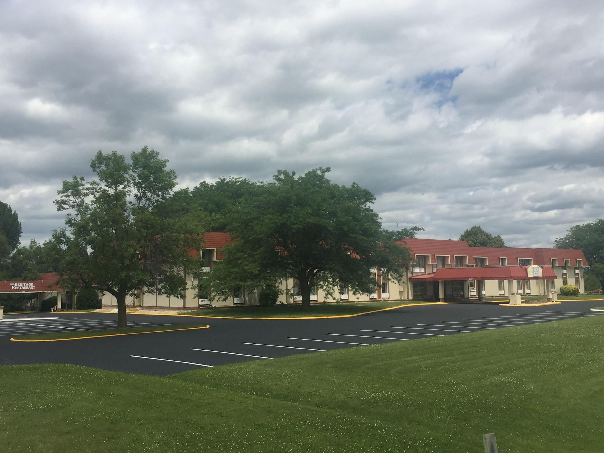 Vista Exterior Ramada by Wyndham Albert Lea