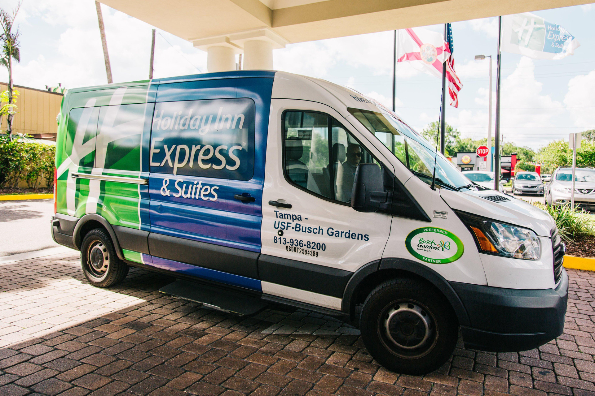 Vista Exterior Holiday Inn Express & Suites Tampa USF Busch Gardens by IHG