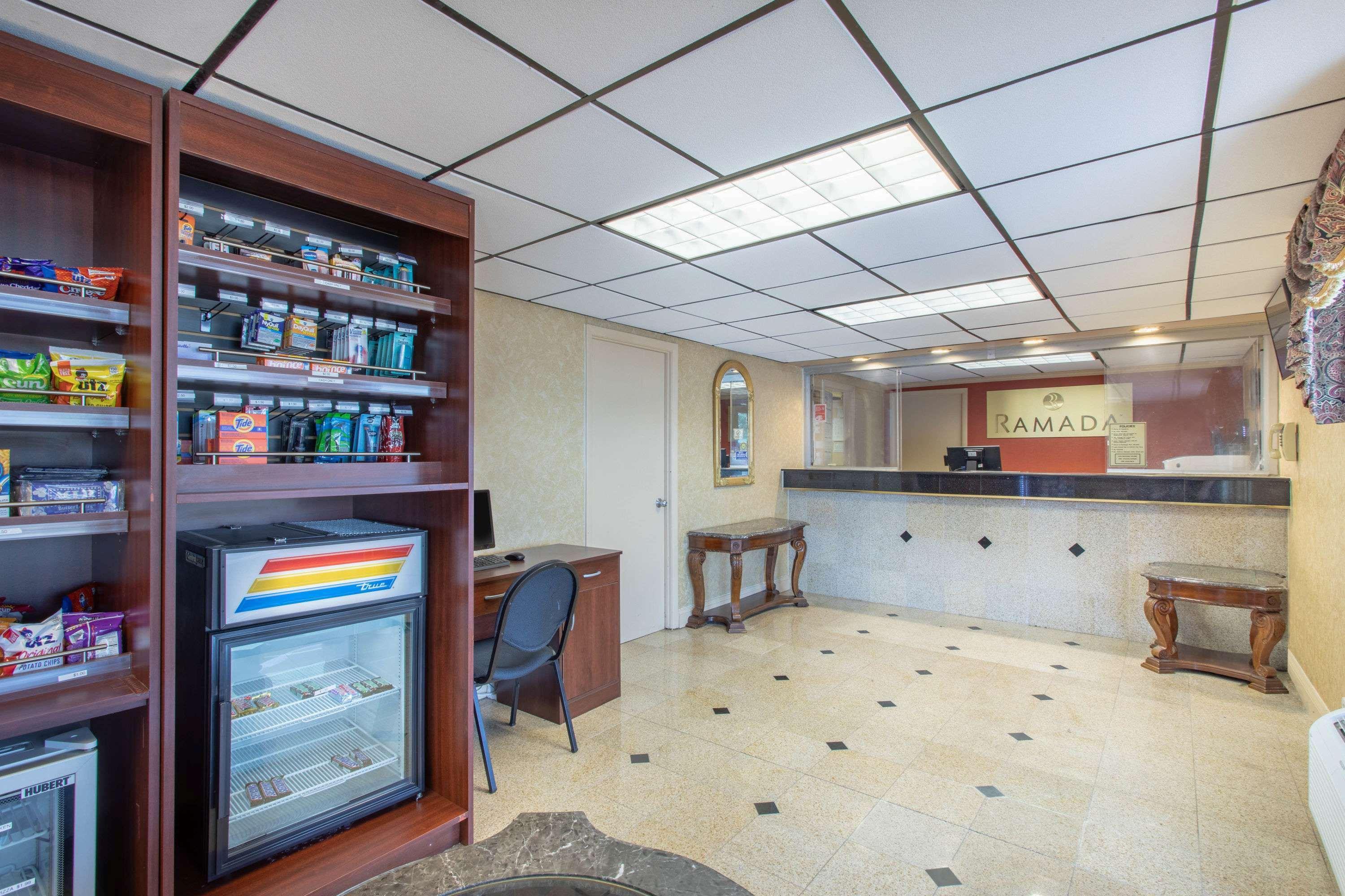 Vista Exterior Ramada Limited Cockeysville