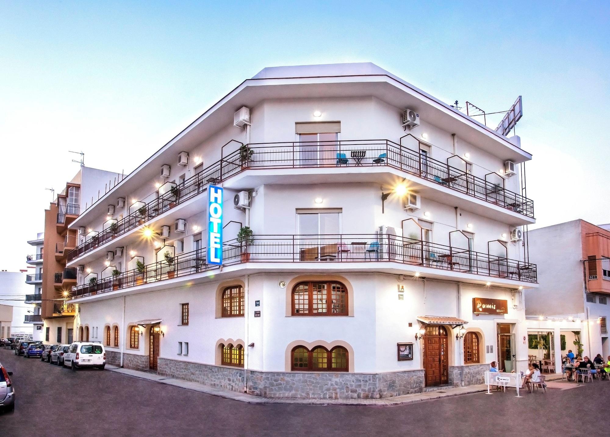 Vista Exterior Hotel Ramis