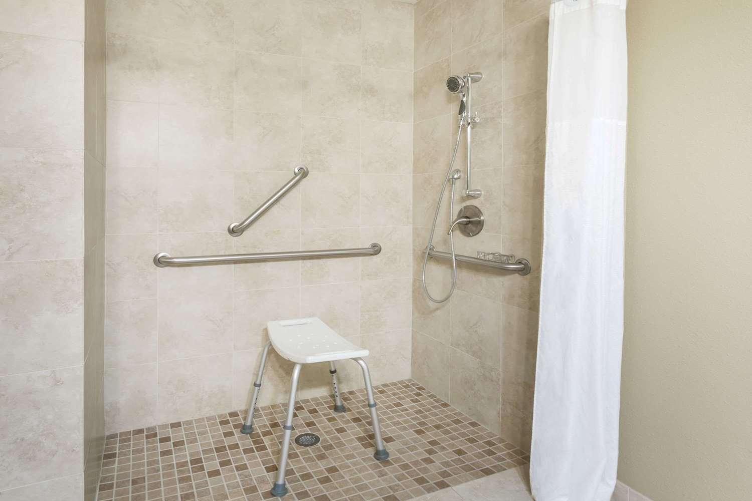 Equipamiento de Habitación Super 8 by Wyndham Montrose