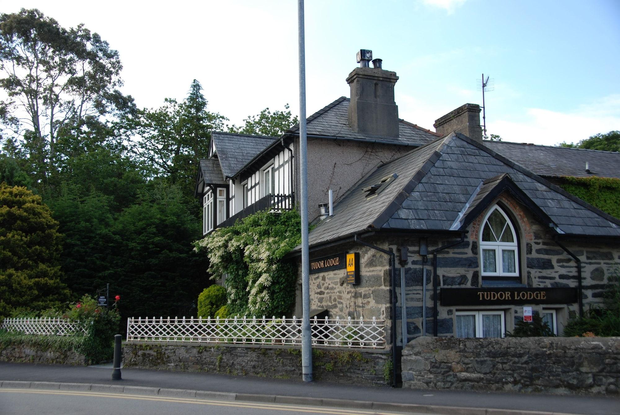 Vista Exterior Tudor Lodge