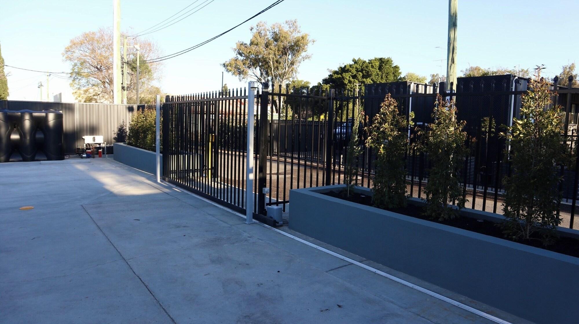 Varios 40 on Marshall Street