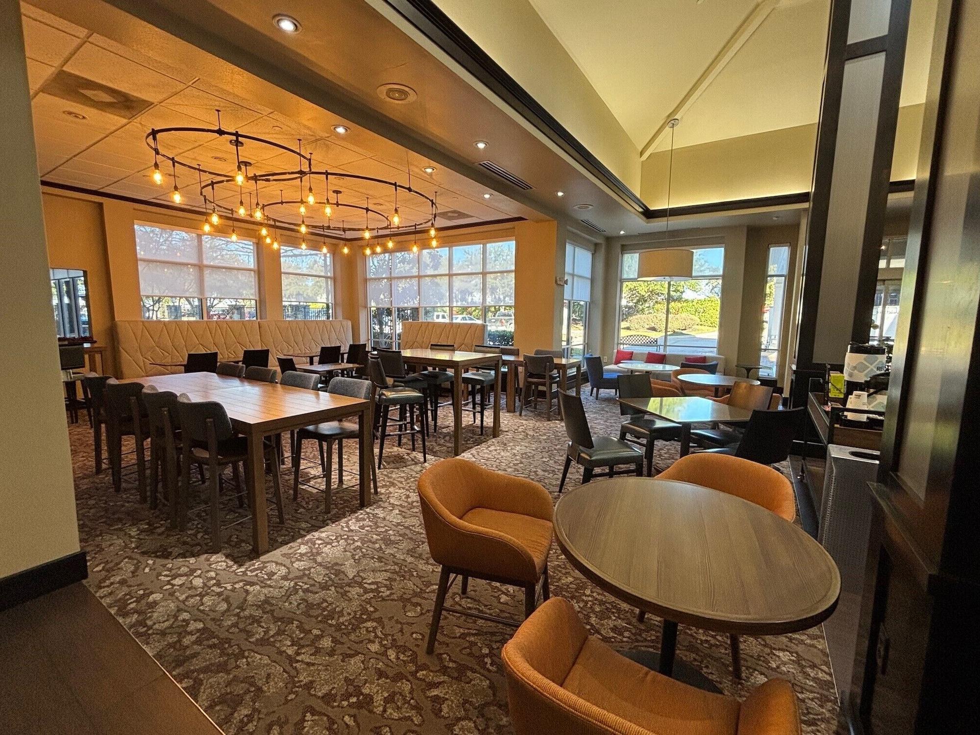 Restaurant Hilton Garden Inn DFW Airport South