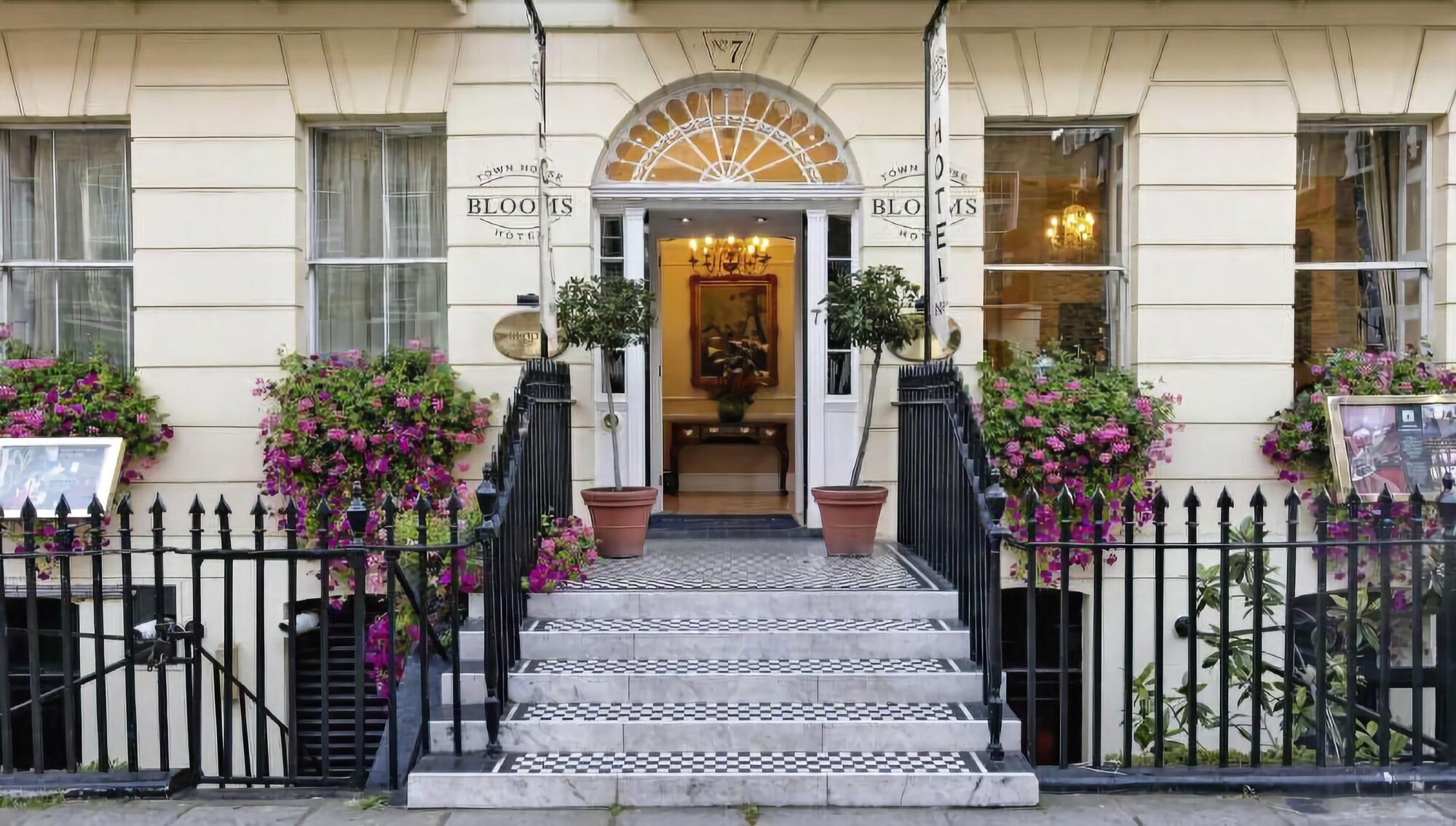 Varios Grange Blooms Hotel