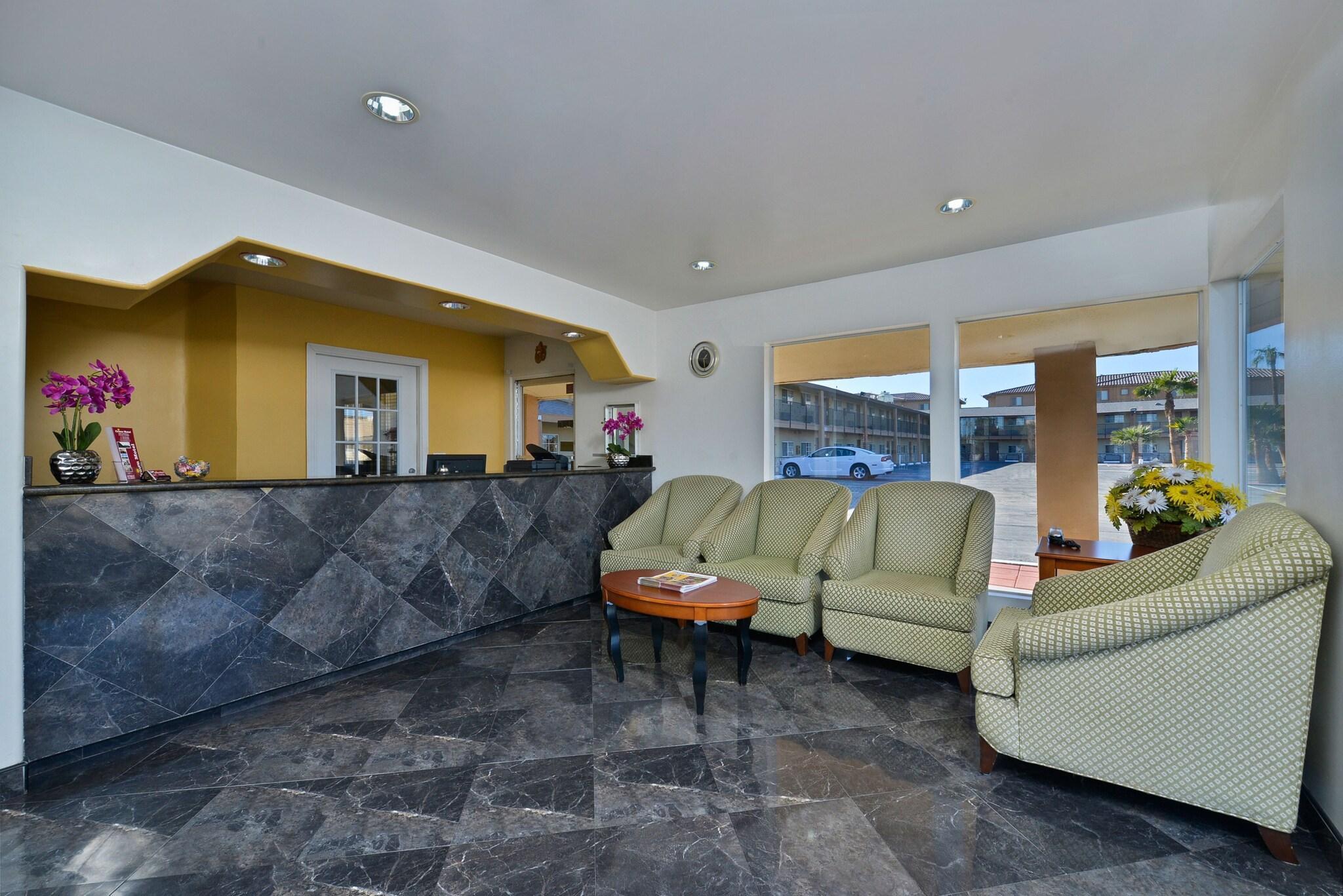 Vista Lobby Crown Motel