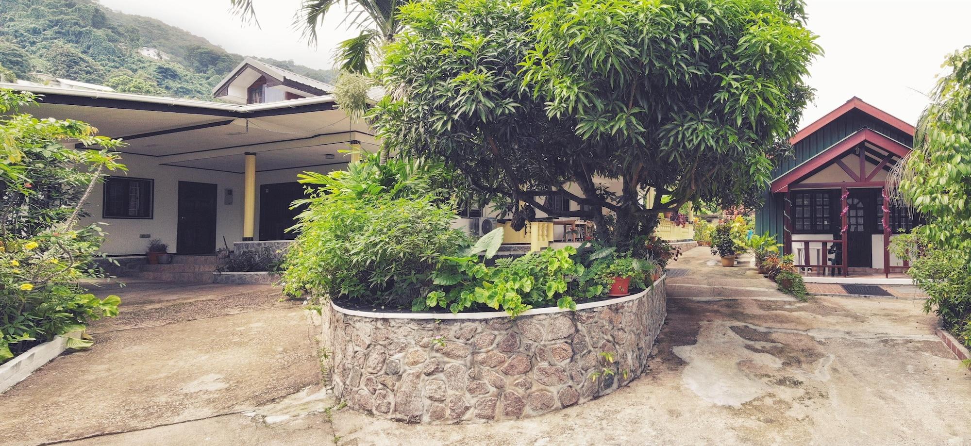 Varios Lapasyans Self-Catering