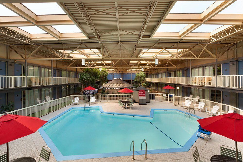 Vista Piscina Park Inn by Radisson Clarion, PA