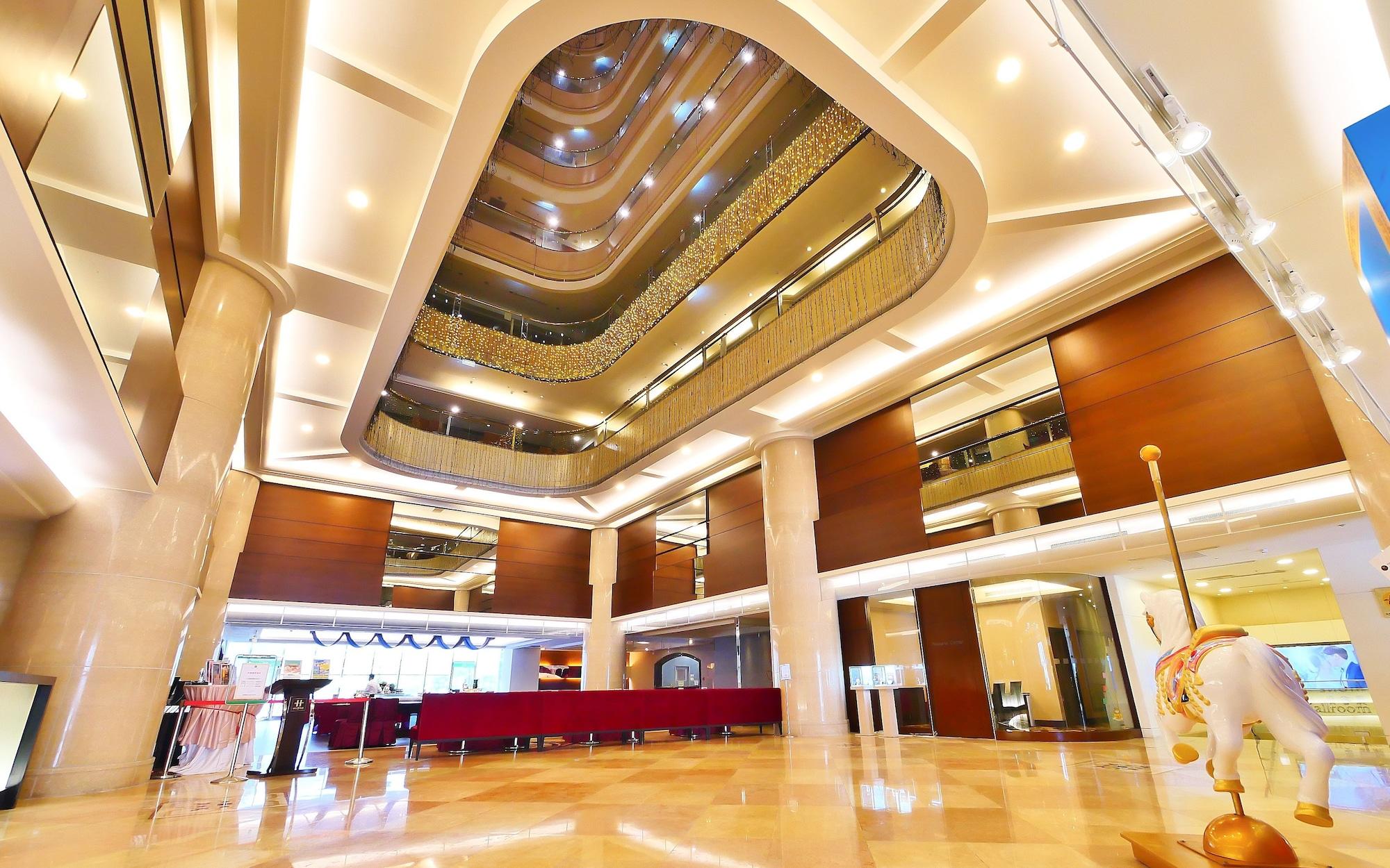 Vista Lobby Hione Holiday Hotel