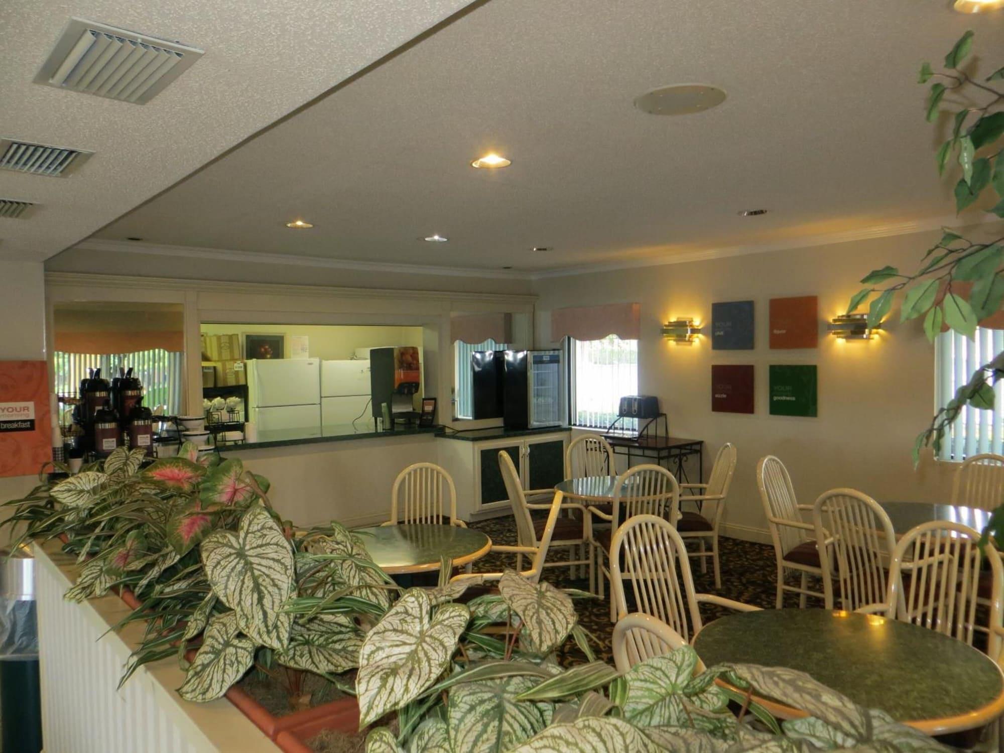 Restaurant Fairview Inn and Suites