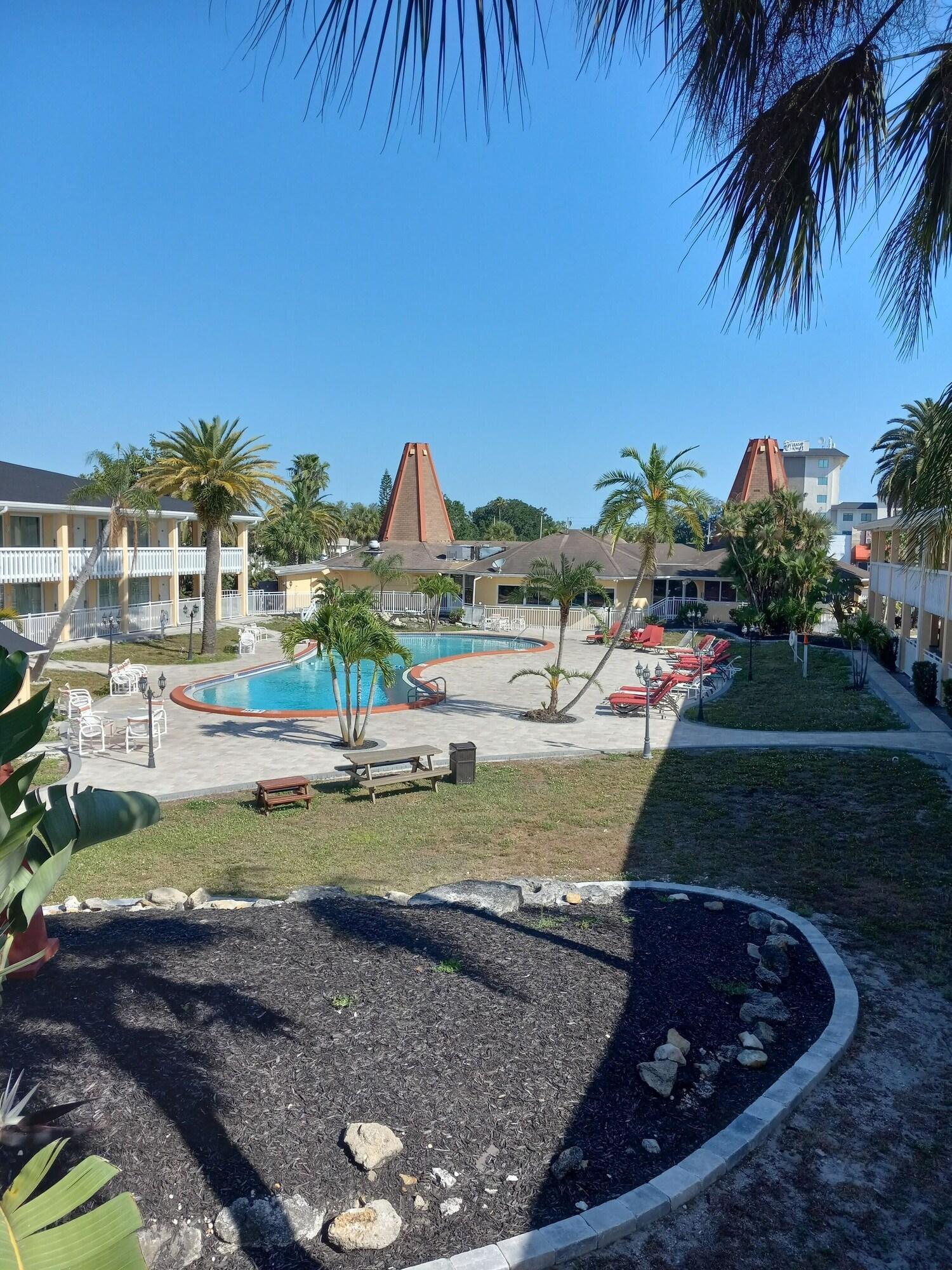 Varios Rodeway Inn Holiday FL