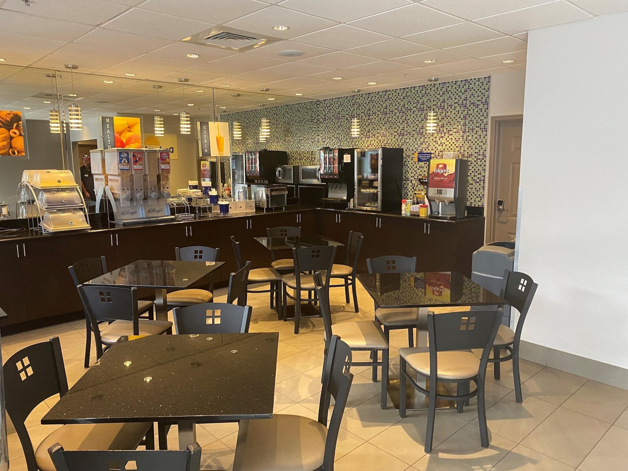 Restaurant Days Inn & Suites by Wyndham Bonita Springs North Naples