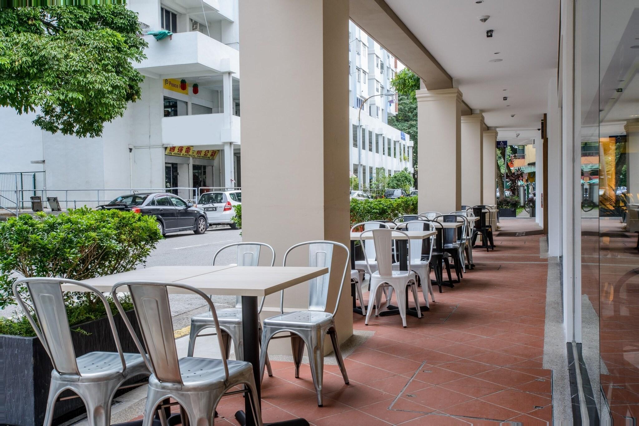 Varios J8 Hotel