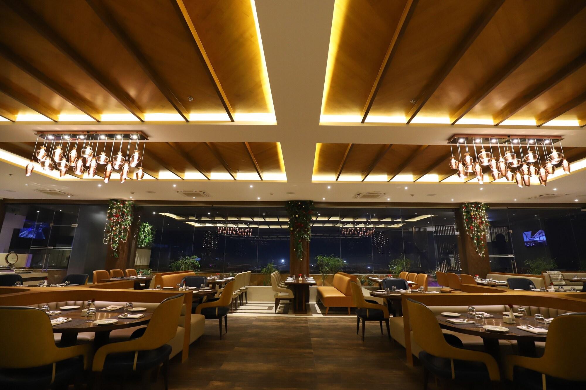 Restaurant The Pristine Hotel Kanpur