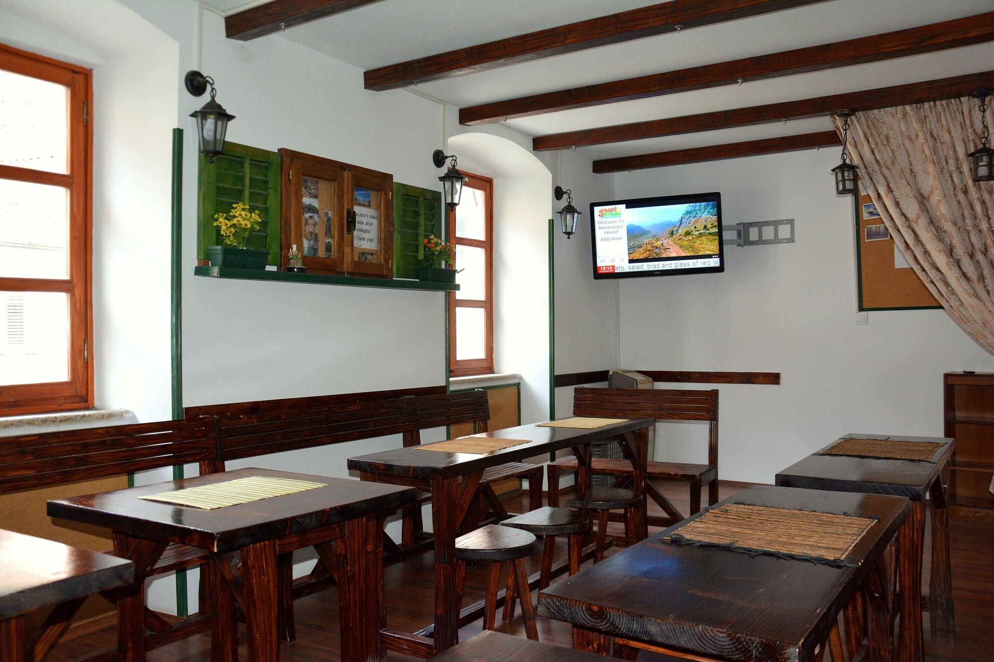 Vista Lobby Montenegro Backpackers Home Kotor