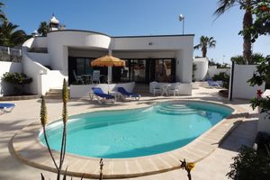 Alquiler Vacacional - Sol y Luna with Private heated Pool + UK TV, fast WI-Fi, car not essential