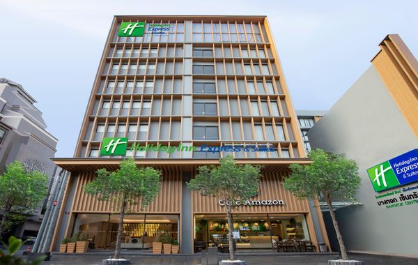 Holiday Inn Express and Suites Bangkok Central Pier by IHG