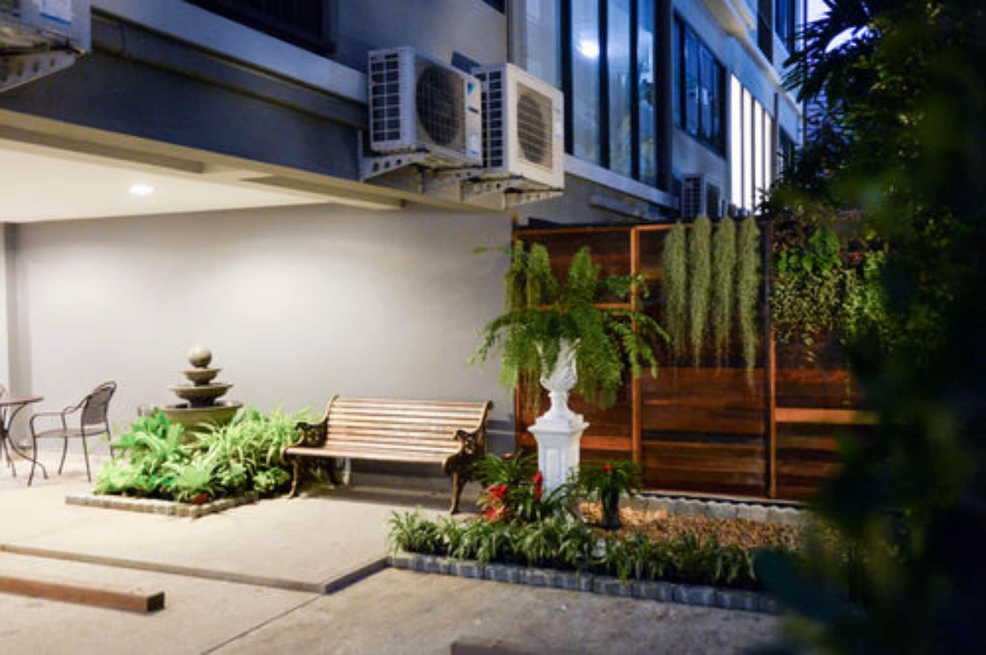Vista Exterior The Pad Silom Serviced Apartment