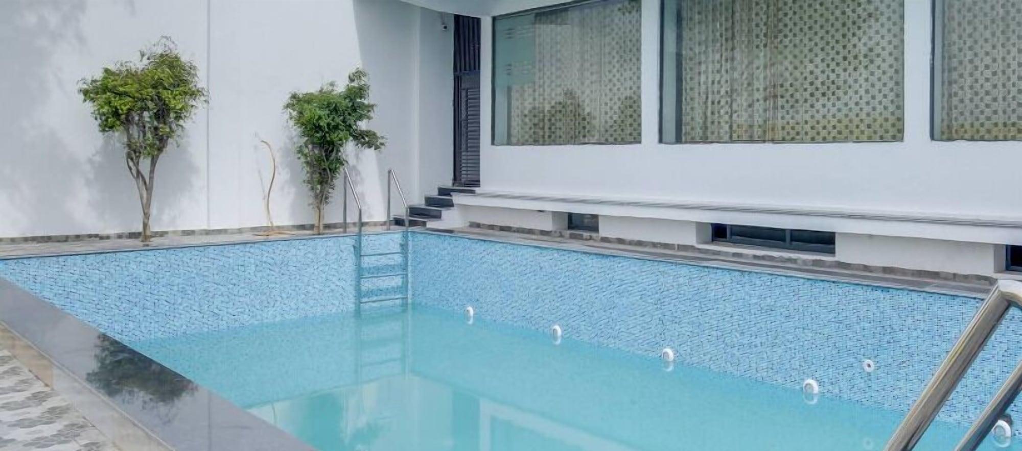 Vista Piscina Shree Ji Hotel & Banquet