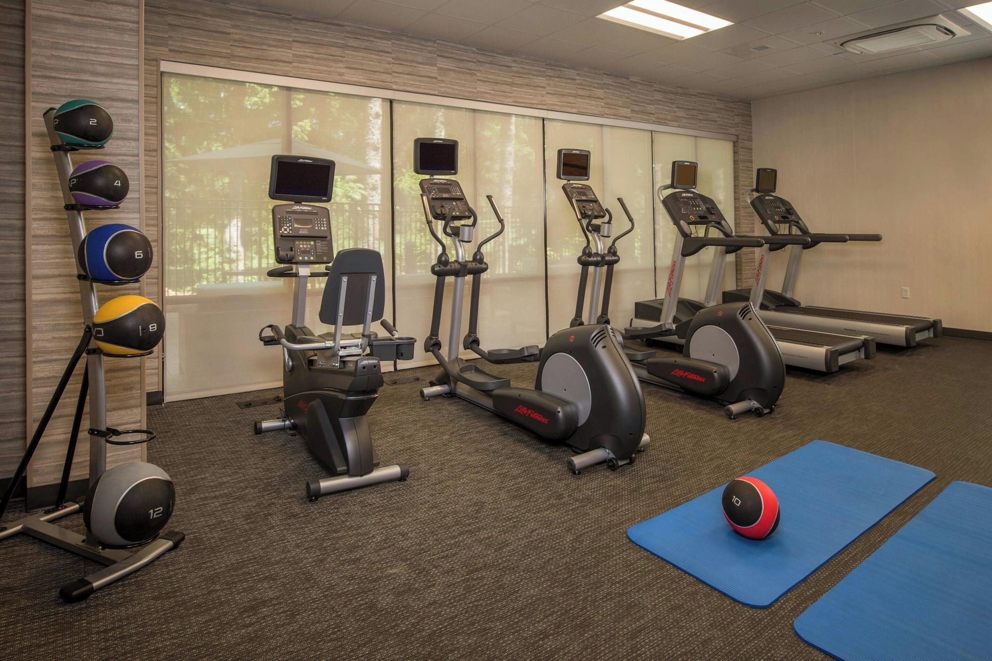 Gimnasio Courtyard by Marriott Hershey Chocolate Avenue