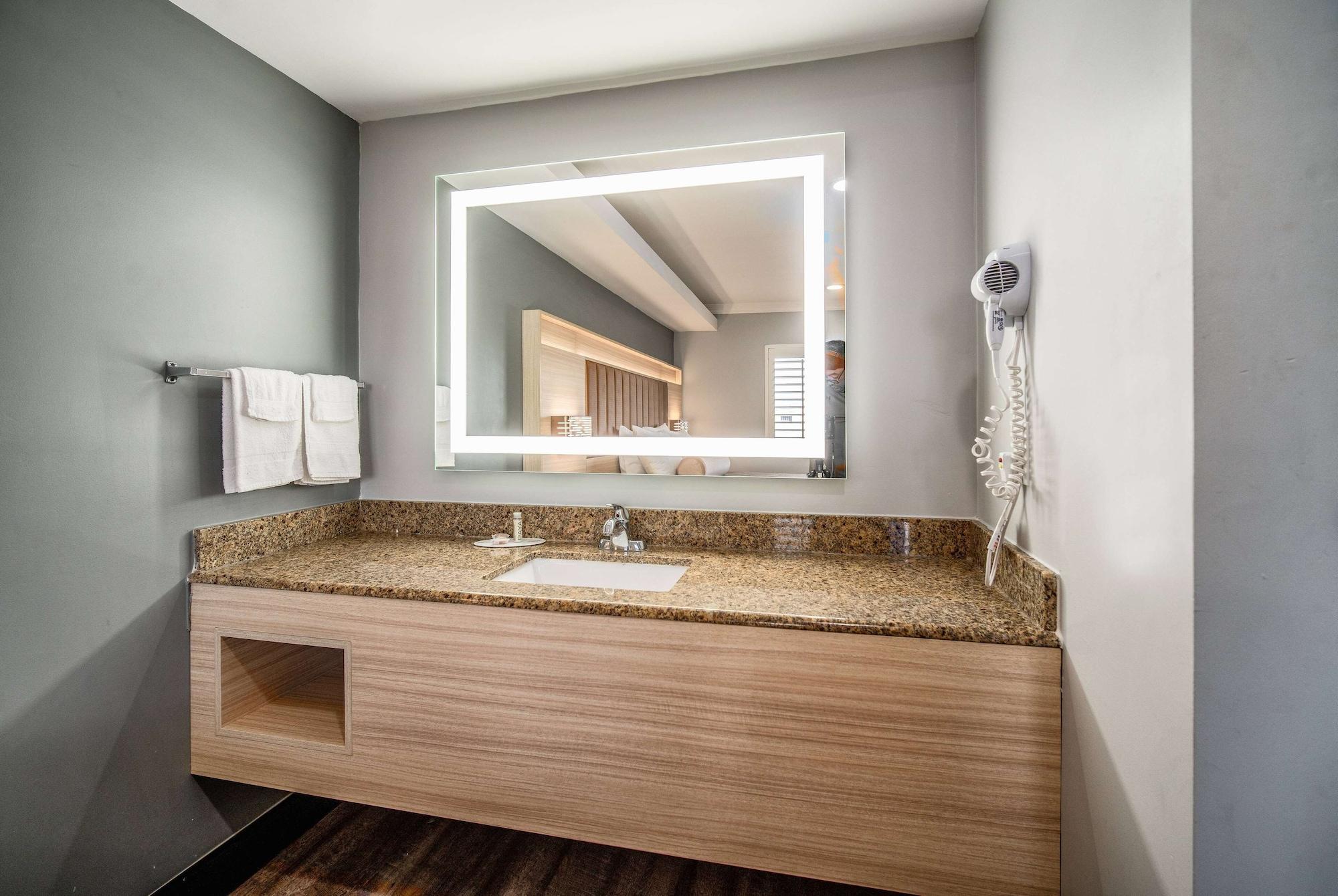 Equipamiento de Habitación Travelodge Inn & Suites by Wyndham Bell Los Angeles Area