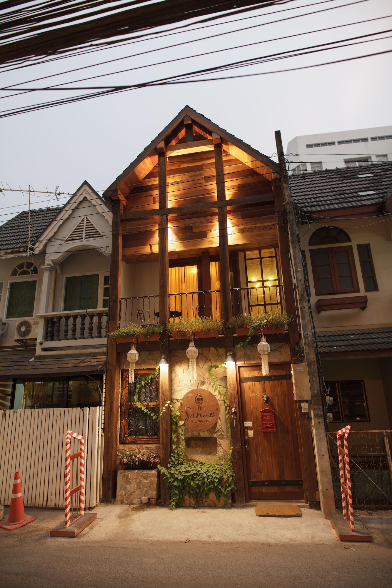 Vista Exterior Sanae' Townhouse Chiang Mai