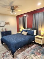 Aluguel por temporada - Updated Home with Fenced Backyard, sleeps 10