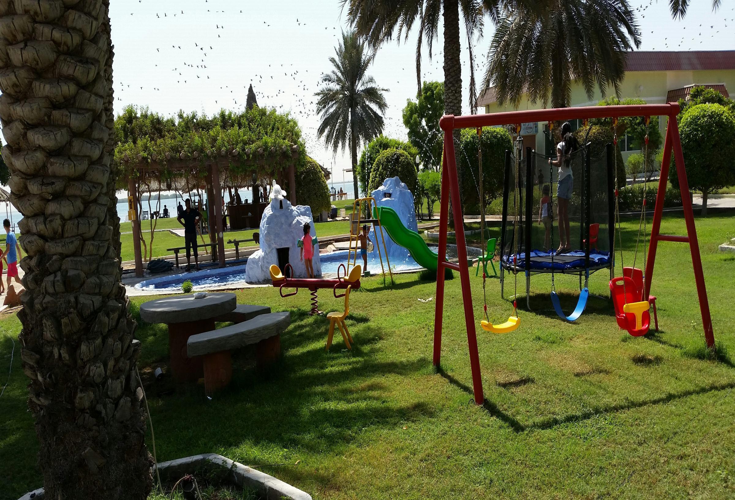 Instalaciones Recreativas Flamingo by Bin Majid