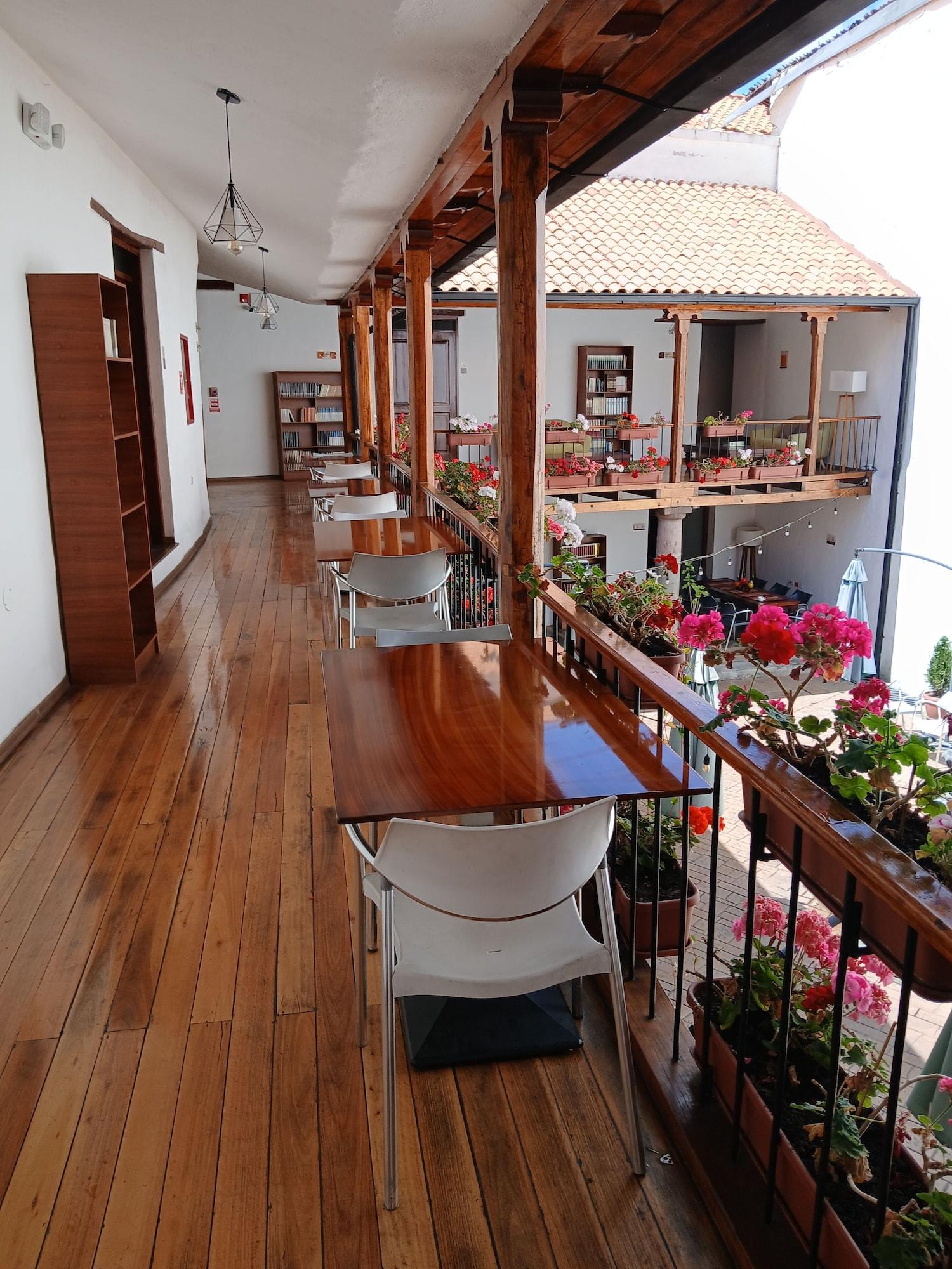 Comodidades del Alojamiento Casona Tobar Hotel - Hotel escuela