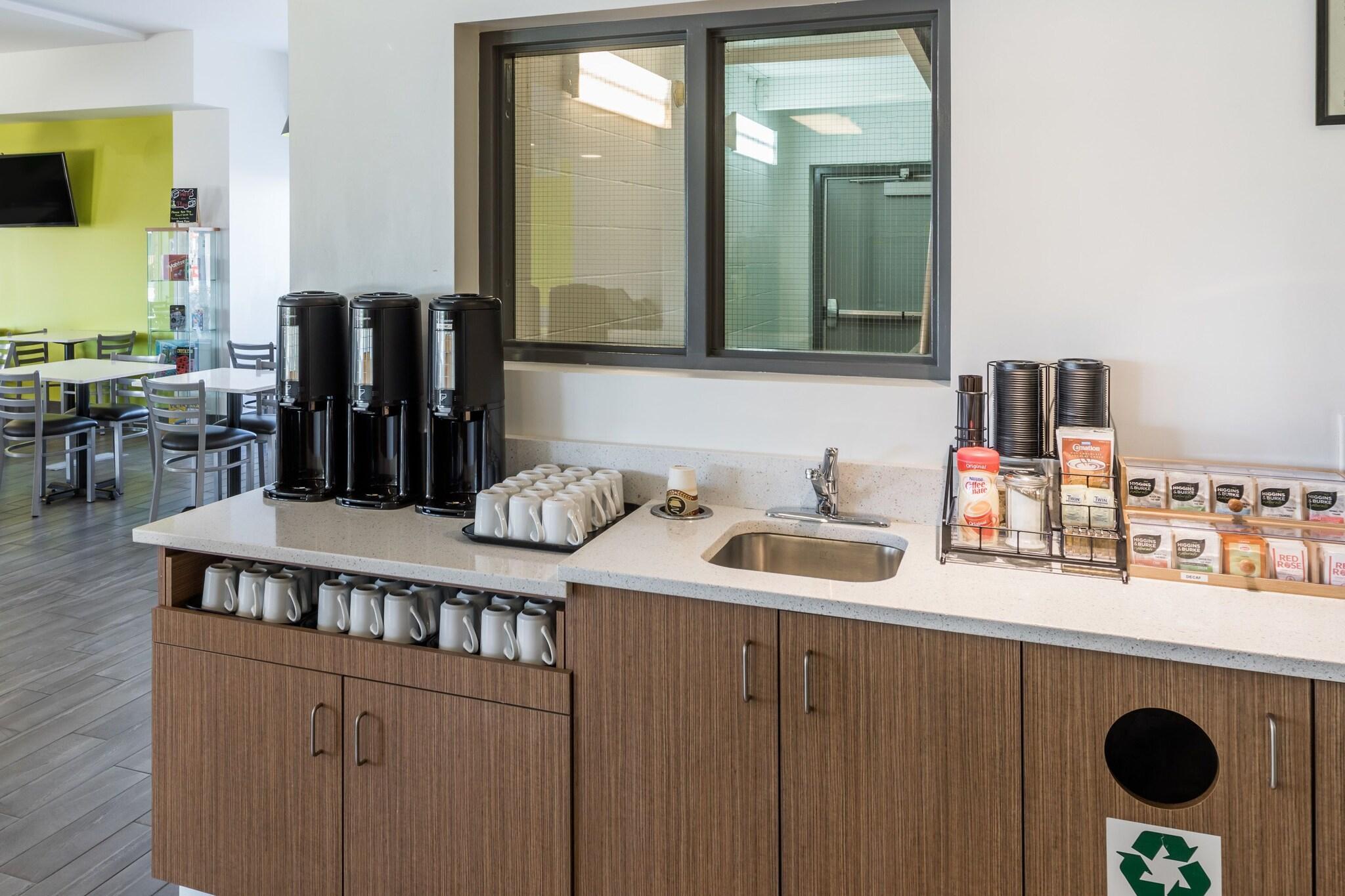 Bar/Salón Super 8 by Wyndham Winnipeg West