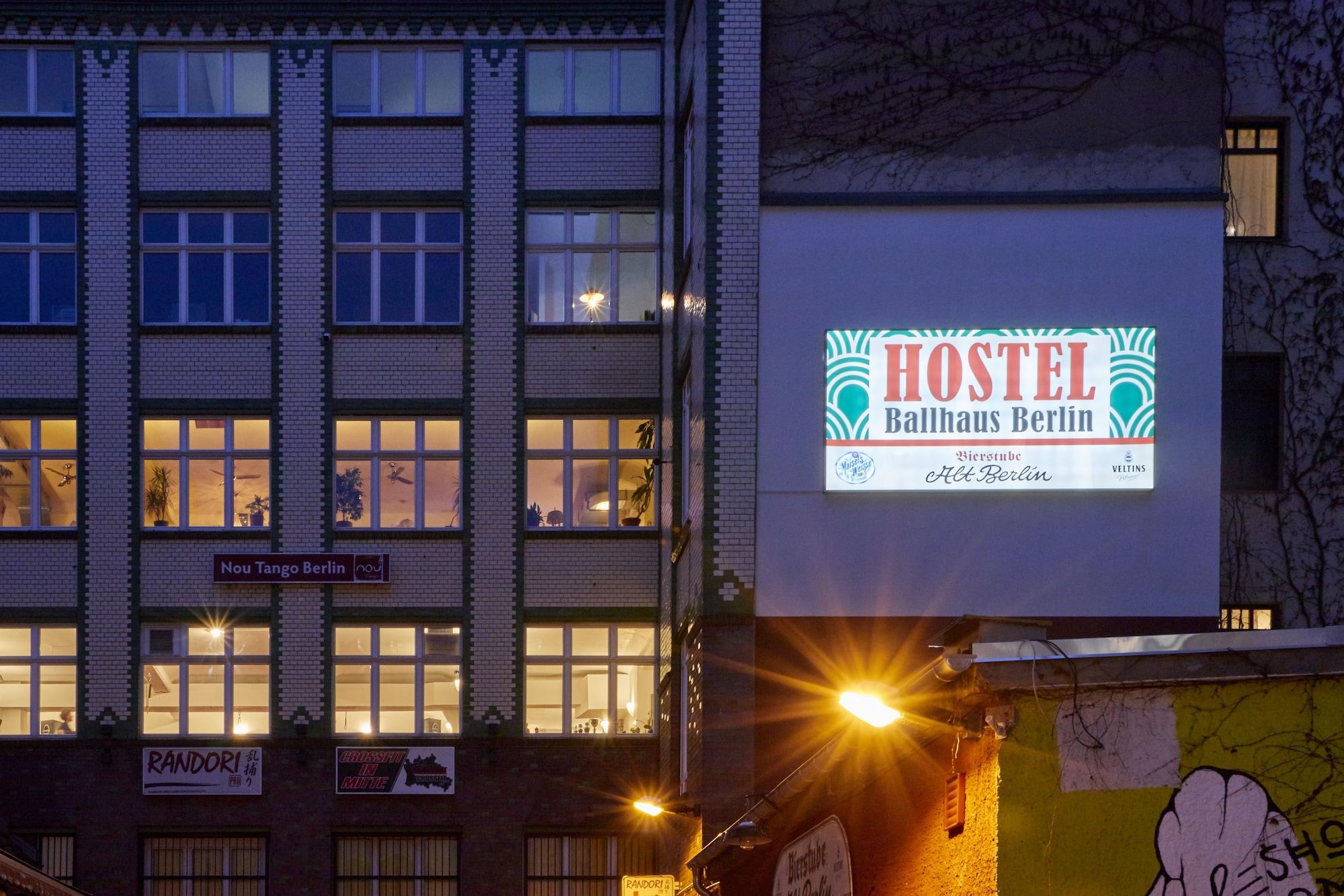 Vista Exterior Ballhaus Berlin Hostel