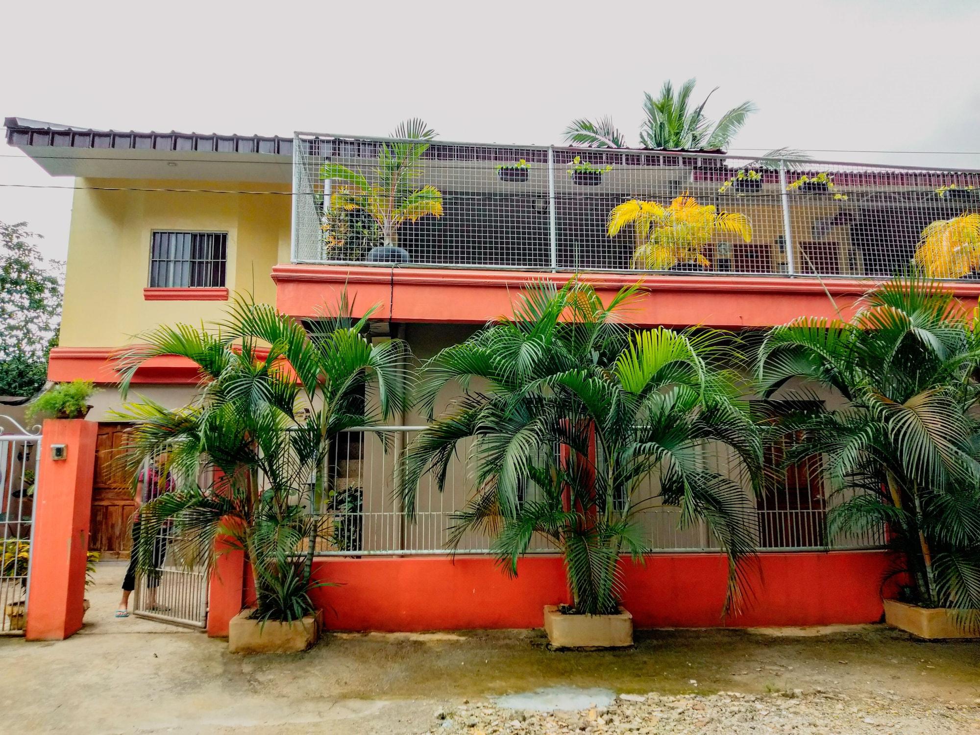 Vista Exterior Las Residencias Bed and Breakfast