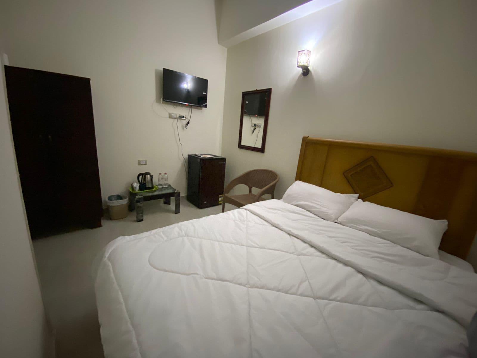 Varios Sneferu Hotel