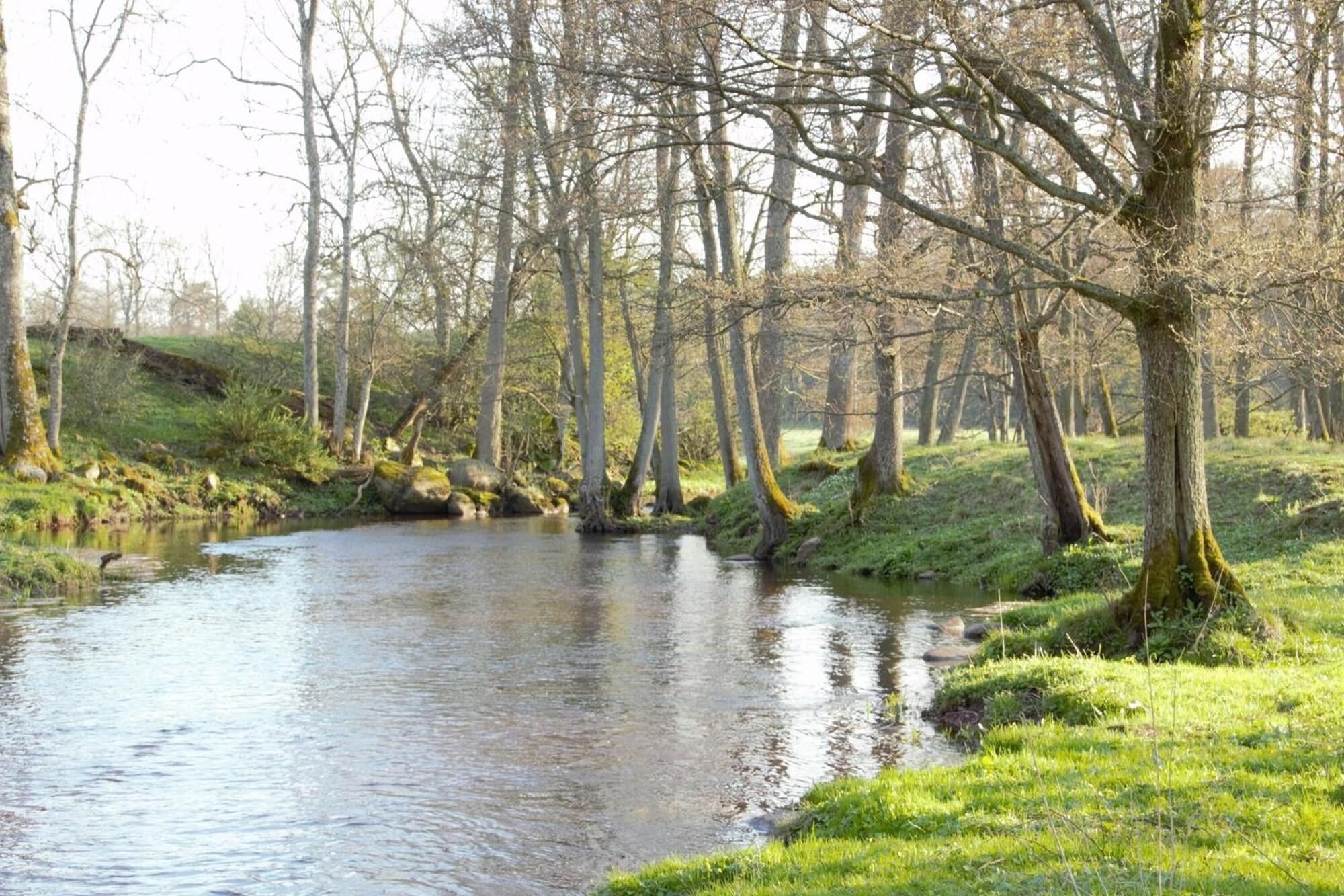 Varios KUSKAHUSEN VANDRARHEM
