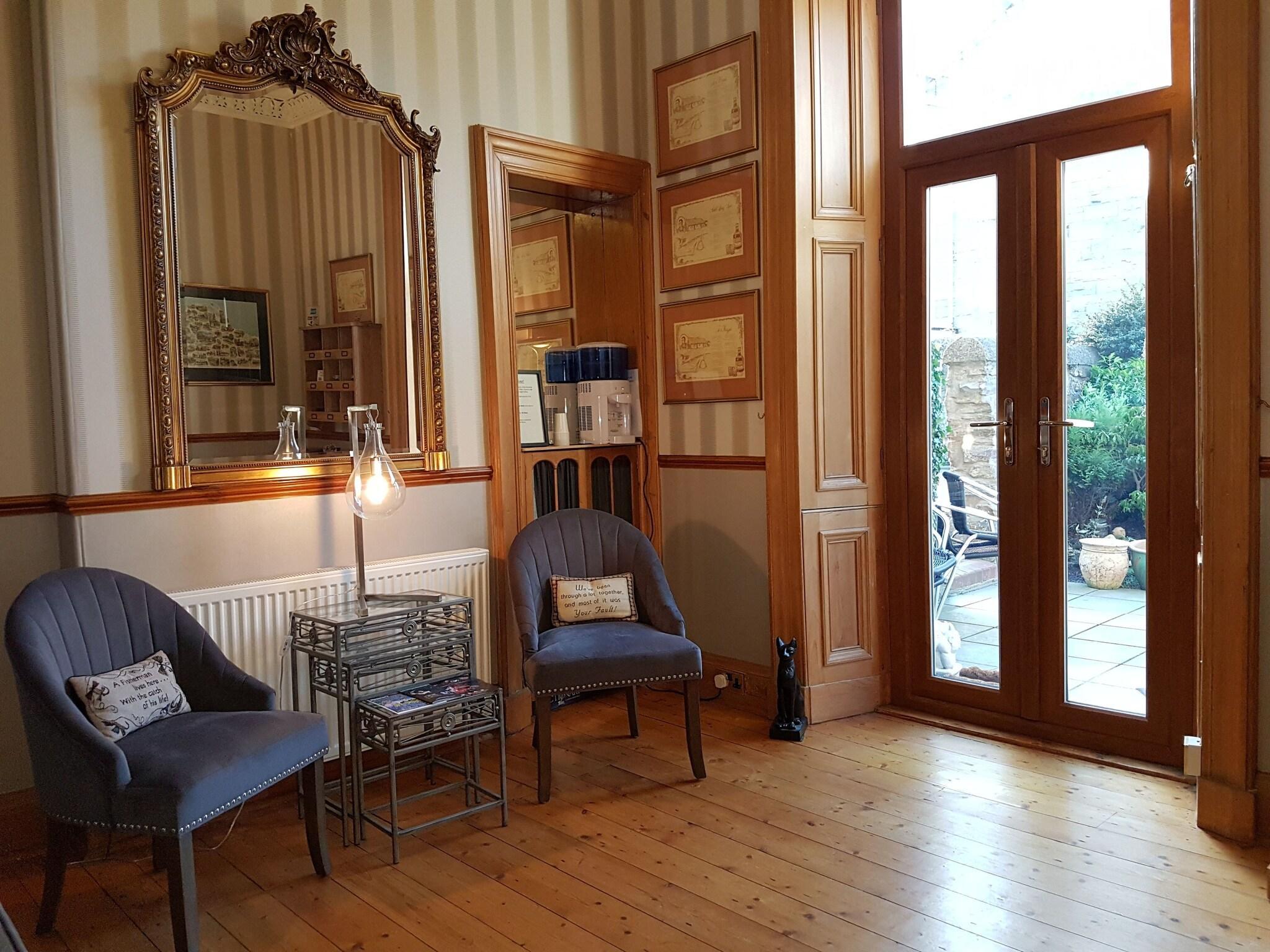 Vista Lobby Lauderville Guest House