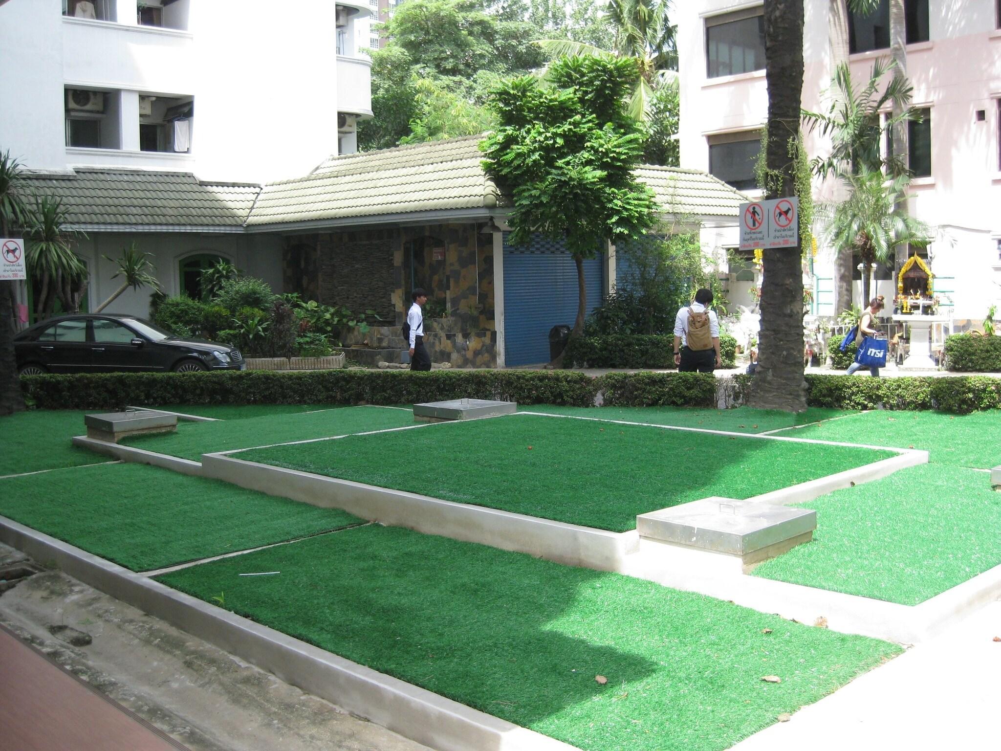 Varios Komol Residence Bangkok
